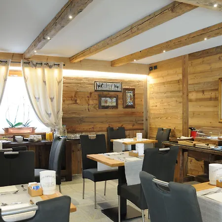 L'abri Des Amis Guest house